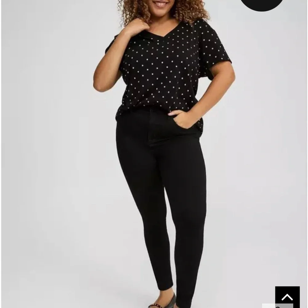 Torrid Size 2 (18/20) Jersey V-neck Relaxed Tee - Picture 2 of 7